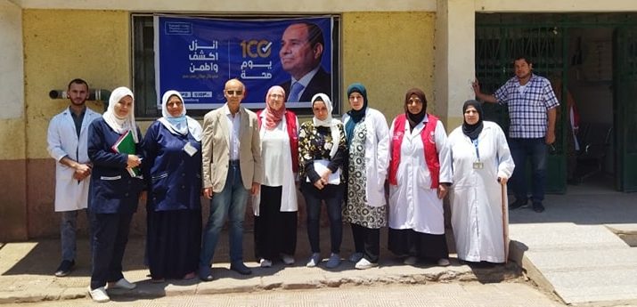 وكيل وزارة الصحة بالشرقية يتابع عمل الفرق  لمبادرة ١٠٠ يوم صحة بمنيا القمح والزقازيق