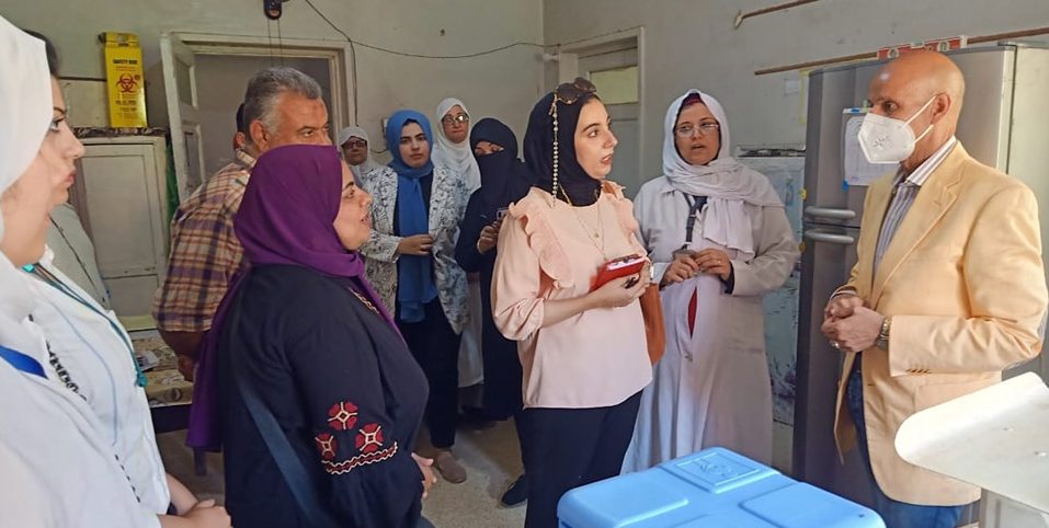 وكيل وزارة الصحة بالشرقية يتفقد عمل الفرق الطبية لمبادرة ١٠٠ يوم صحة  بوحدة شيبة