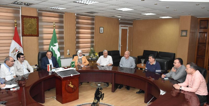 محافظ الشرقية يعقد اجتماعا مع رؤساء المراكز والمدن الجدد