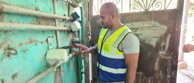 تكثيف حملات شركة مياه الشرب بالشرقية لرفع وصلات المياه المخالفة وتغيير العدادات المعطلة بمشتول السوق
