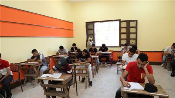 اليوم…طلاب الثانوية العامة يؤدون  امتحان الجبر والهندسة الفراغية