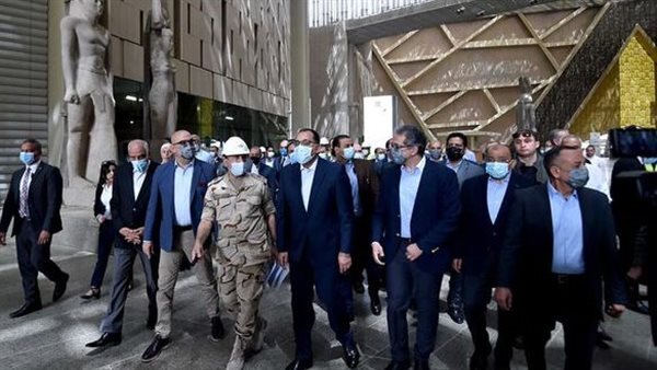 الدكتور مصطفى مدبولي: يتفقد الموقف التنفيذي للأعمال بالمتحف المصري الكبير