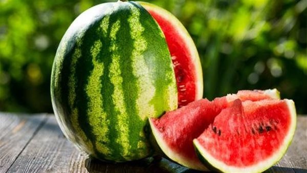 احذروا هذا الأمر….مستشار وزير الزراعة يحدد أنسب طريقة لاختيار بطيخة «سليمة»