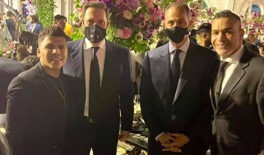 عمر كمال يرد بعد الهجوم عليه بسبب صورته مع الحضرى وجمال وعلاء مبارك