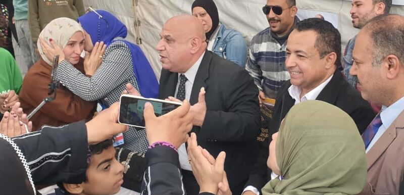 إستمرار توافد المواطنين على اللجان الانتخابية بمركز مدينة بلبيس خلال الفتره المسائيه