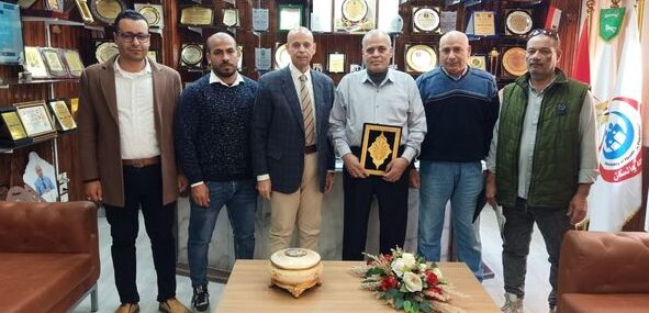 وكيل وزارة الصحة بالشرقية يكرم مسئولي الأشعة والكهرباء بالمديرية لبلوغهما سن المعاش