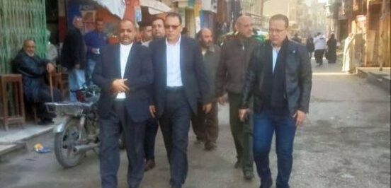 محافظ الشرقية يتابع أعمال الرصف والتطوير الجارية بشوارع مدينة أبو حماد