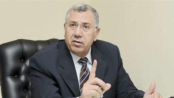 وزير الزراعة يتواصل مع شركات السكر لحل أزمة توريد البنجر