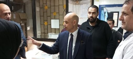 وكيل وزارة الصحة بالشرقية يتفقد سير العمل بمستشفى ديرب نجم والمرضى تقدم الشكر على الخدمة المقدمة