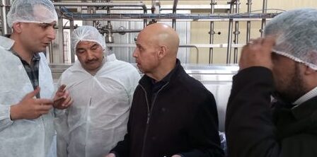 وكيل وزارة الصحة بالشرقية يقود حملة على مصانع الأغذية بالعاشر من رمضان