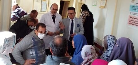 صحة الشرقية: توزيع مساعدات إنسانية على المرضى بعيادة الجلدية والجذام
