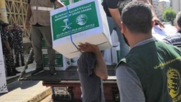 السعودية ترسل 120 طن مساعدات إغاثية إلى لبنان