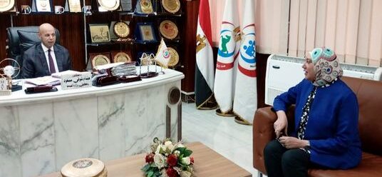وكيل صحة الشرقية يستقبل مديرة وحدة التواصل الخاص بالمخاطر بقطاع الطب الوقائي بالوزارة