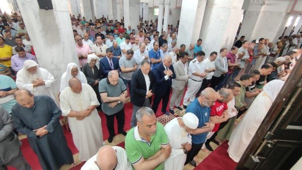 محافظ الشرقية يُؤدي واجب العزاء والمواساة في وفاة والد الاستاذ ياسر محمد ابراهيم