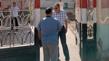 محافظ الشرقية يفاجئ وحدة طب الأسرة بالعزازي ويقرر إحالة مديرة الوحدة والاطباء والعاملين المتغيبين للتحقيق