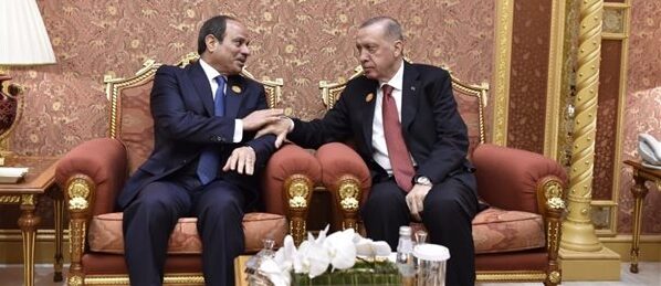 السيسي وأردوغان يتوافقان على ضرورة الوقف الفوري للعمليات العسكرية بغزة