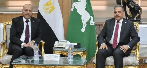 محافظ الشرقية يستقبل وزيرالعمل لبحث سُبل تعزيز التعاون المشترك وتسليم عقود عمل لذوي الهمم