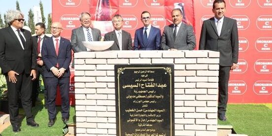 محافظ الشرقية ووزيرالإستثماروالتجارةالخارجية وسفير اليابان في وضع حجر الأساس لمصنع شركة أوتسوكا العربية