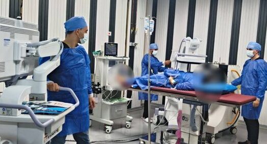 فريق مناظير مستشفي كفر صقر  ينجح في استخراج دبوس من مجرى البول لطفل١٢ عاما