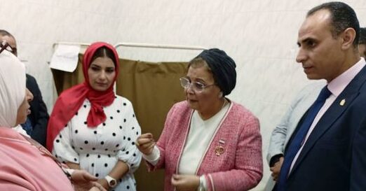 نائب وزير الصحة يرافقها وكيل الوزارة بالشرقية تتفقد خدمات وحدة بهرية رزنة