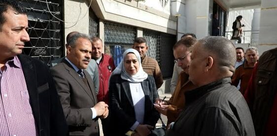 محافظ الشرقية يتفقد مقر جمعية الأسر المنتجة بالزقازيق ويستمع لعدد من المواطنين