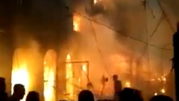 الحماية المدنية بالقاهرة: السيطرة على حريق هائل بأحد العقارات بجوار مسجد الحسين
