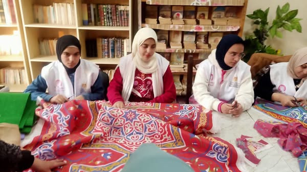 ورشة عمل لعضوات نادي الفتاة والمرأة للمشغولات الخيامية بمركز التنمية الشبابية ببلبيس