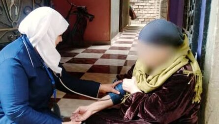 صحة الشرقية تواصل الرعاية بلا حدود.. ٢٨ ألف زيارة منزلية لدعم كبار السن وذوي الهمم