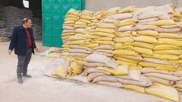تموين الشرقية :ضبط 10 طن أسمدة زراعية مجهولة المصدر بأولاد صقر