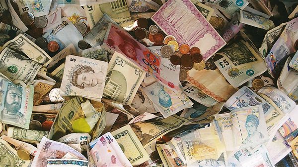 أسعار العملات العربية والأجنبية بمستهل تعاملات اليوم