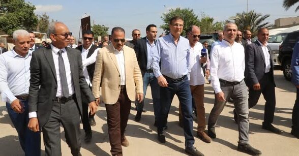 وزيرالزراعة ومحافظ الشرقية ورئيس البنك الزراعي يتابعون أعمال توريد القمح بشونة العزيزية بمنيا القمح