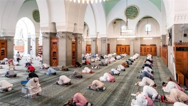 “البحوث الإسلامية” يوضح حكم التباعد بين المصلين بعد إعادة فتح المساجد