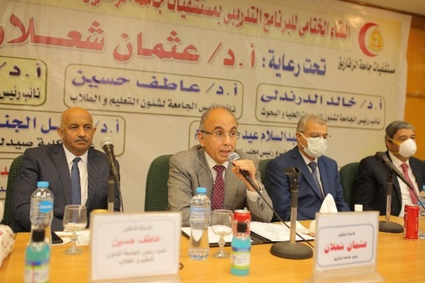 رئيس جامعة الزقازيق يشهد حفل ختام تدريب طلاب الصيدلة الإكلينيكية بالمستشفيات الجامعية