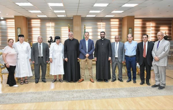 محافظ الشرقية يستقبل راعي الكنيسة الكاثوليكية بالزقازيق وراعي كنيسة رئيس الملائكة ميخائيل للأقباط الكاثوليك بالعاشر