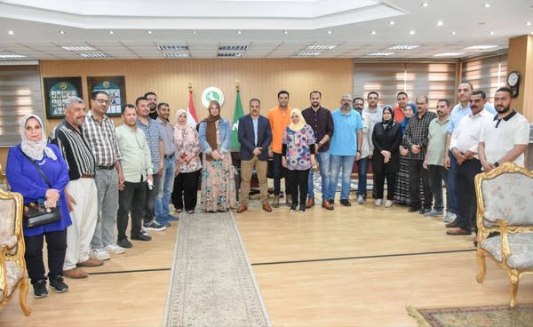 محافظ الشرقية يتفقد إدارات الديوان العام لتهنئة العاملين بحلول عيد الأضحي المبارك