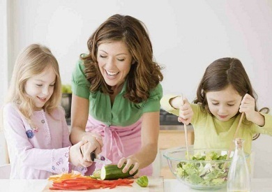 للأمهات.. كيف تجعلين طفلك يتناول الطعام الصحي؟