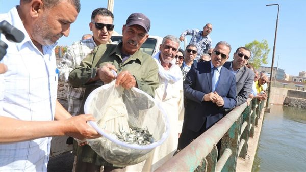إطلاق مليون زريعة أسماك ببحر مويس بمدينة الزقازيق