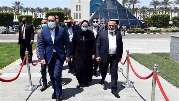رئيس الوزراء يختتم زيارته لمدينة العاشر من رمضان بتفقد  مصنع نفرتاري لإنتاج السجاد الميكانيكي