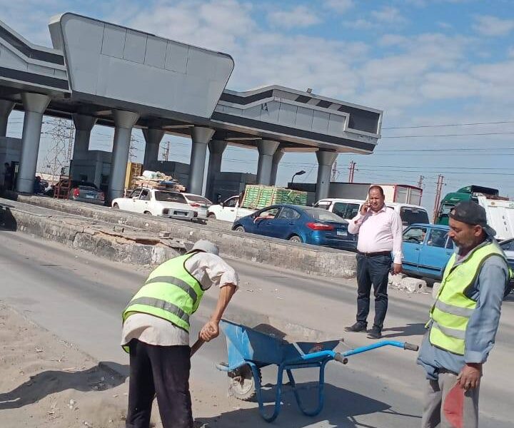 رئيس الوحدة المحلية لقرية غيتة …حملة نظافة شاملة أمام كارتة بلبيس وعمل مظلة بميدان الطيارة