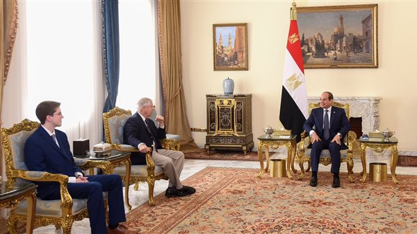 الرئيس السيسي يؤكد لعضو الشيوخ الأمريكي ضرورة وقف الحرب في غزة
