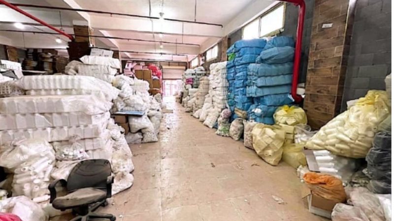 ضبط مصنع زيوت مغشوشة بديرب نجم، والتحفظ على 11 طن زيت مجهول وآلاف العبوات المقلدة
