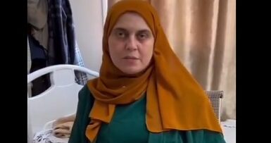 أميرة العسولي تروي لحظات إنقاذ مصاب في مجمع ناصر الطبي بغزة