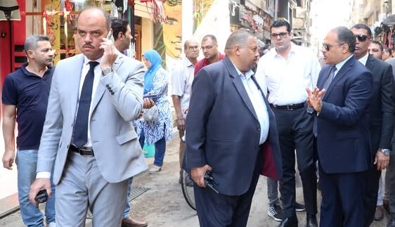 إحالة مدير الإدارة الهندسية ومدير التنظيم ورئيس قسم الإشغالات بحي أول الزقازيق للتحقيق