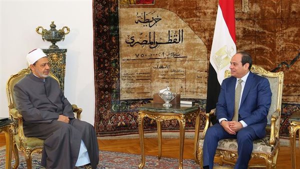 الرئيس السيسي يجري اتصالًا هاتفيًّا بشيخ الأزهر للاطمئنان على صحته
