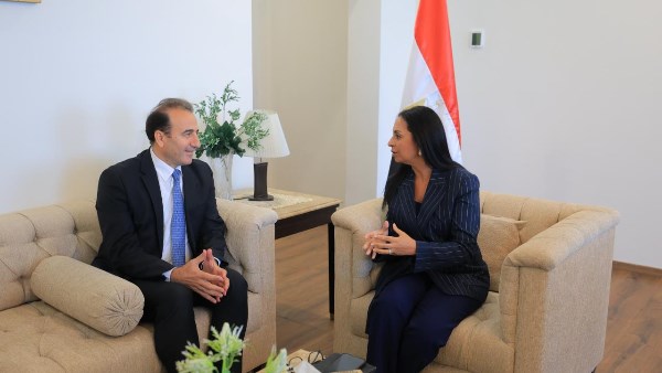 وزيرة التضامن الاجتماعي تلتقي نائب الممثلة المقيمة لبرنامج الأمم المتحدة الإنمائي في مصر
