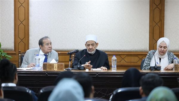 شيخ الأزهر لشباب مجلس الكنائس العالمي: الأمل معقود عليكم بمواجهة الحروب العبثيَّة