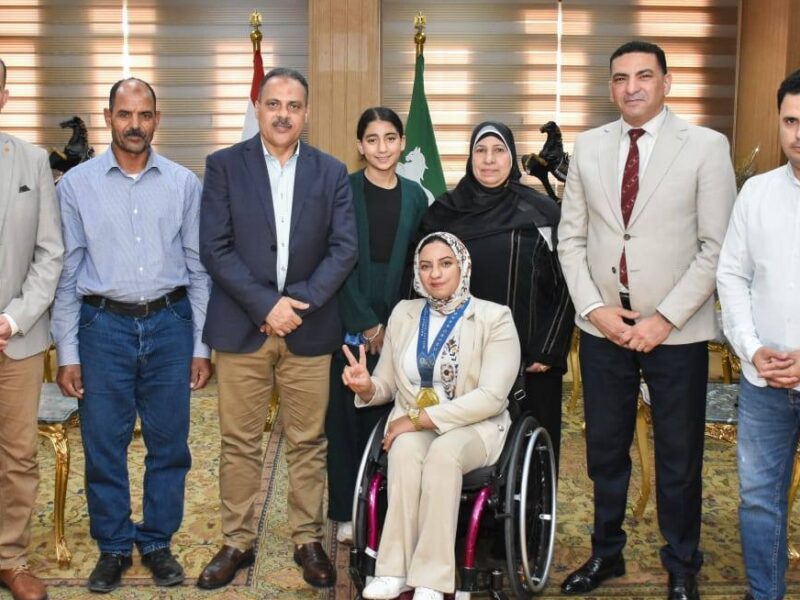 محافظ الشرقية يُكرم بطلة رفع الأثقال ” ريحاب أحمد رضوان ” لحصولها على ذهبية بطولة العالم