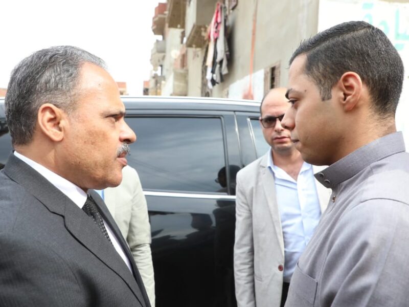 محافظ الشرقية يشهد تشييع الجثمان ويقدم واجب العزاء في وفاة الأستاذ صلاح سالم رئيس مركز ومدينة ديرب نجم