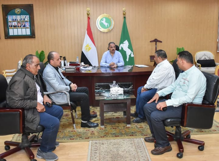 محافظ الشرقية يعيد تنظيم العمل بين رؤساء المراكز والمدن ونوابهم ويصدر حركة تنقلات محدودة