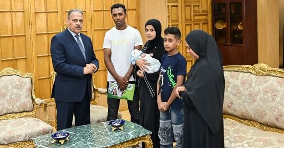 محافظ الشرقية يكرم أسرتي شهيدي العمل بمشروعي المحاجر والمخابز تقديرًا لتضحياتهما أثناء أداء واجبهما الوظيفي